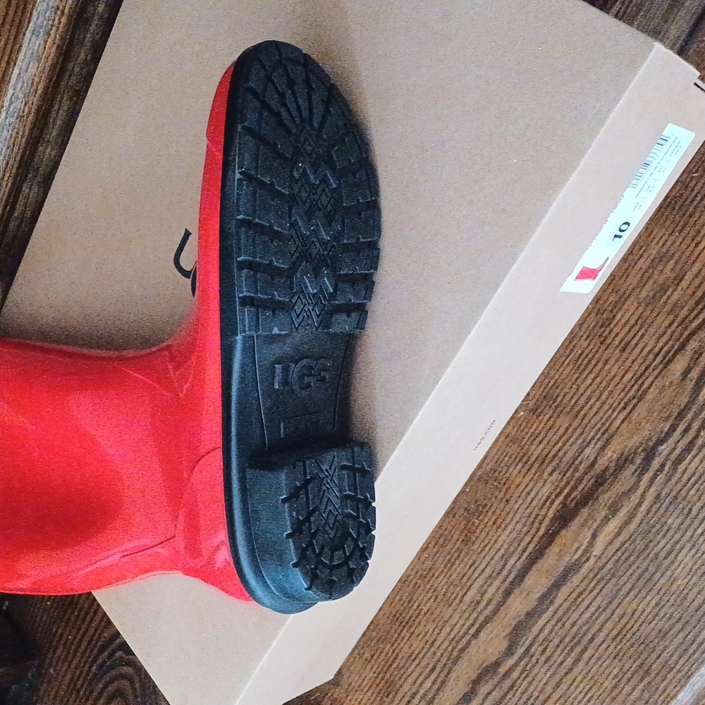 UGG - Picture 3 of 5